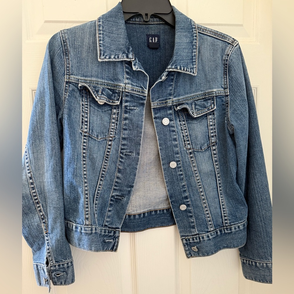 GAP Black and White Denim Label